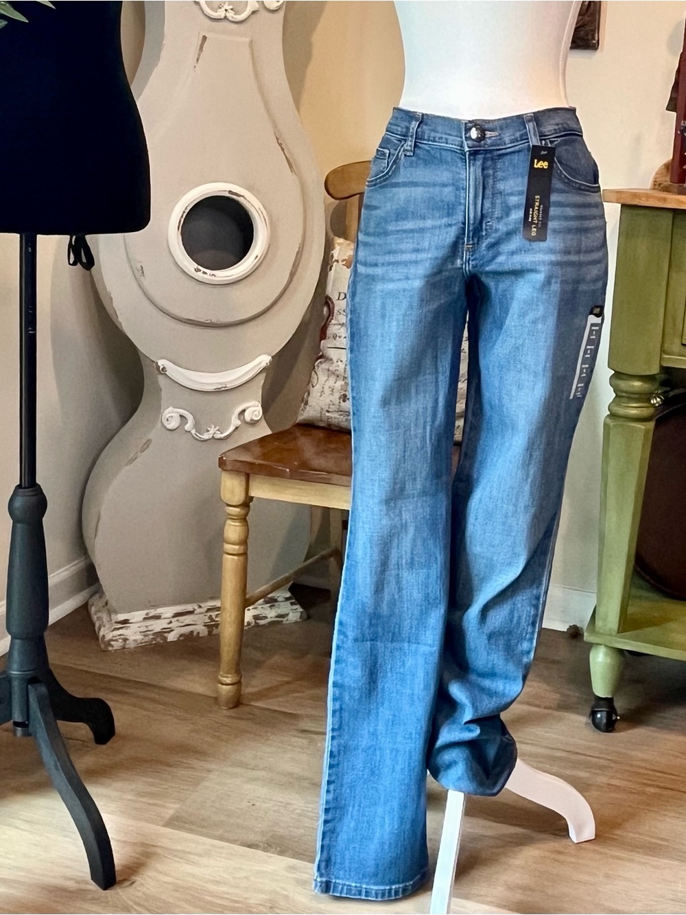 Lee Relaxed Fit Straight Leg Jeans-Mid Rise-Meridian Wash-Size 6L NWT